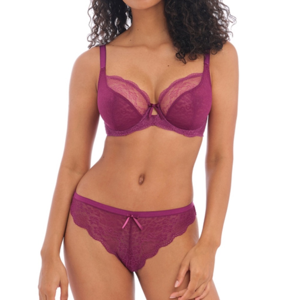 Freya lingerie set in berry color: Bra is size 32D & bottoms are size small